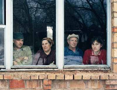 © Andreas Gefeller, Familie in der Nähe von Tschernobyl, 1996