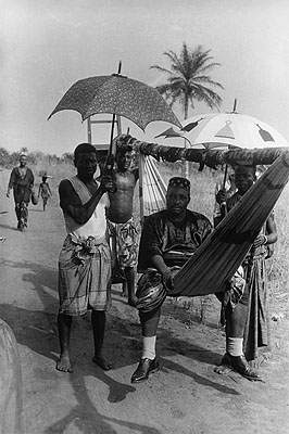 König Zodehuga auf Reisen, Dahomey (heute Benin), Französisch-Westafrika, 1936 King Zodehuga on a journey, Dahomey (now Benin), French West Africa, 1936©Paul Almasy / akg-images
