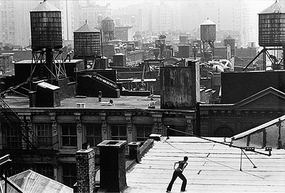 Trisha Brown, Roof Piece, 1973 Foto © 1973  CONTACT _Con-441C13711 c s l Babette Mangolte 7173-21A