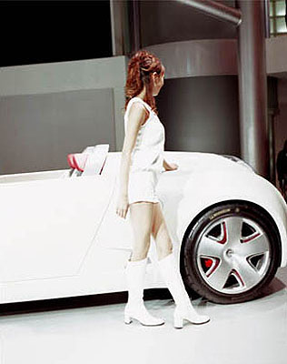 Jacqueline Hassink. Toyota Girl. Tokyo. 2001-2007. Courtesy of the artist.
