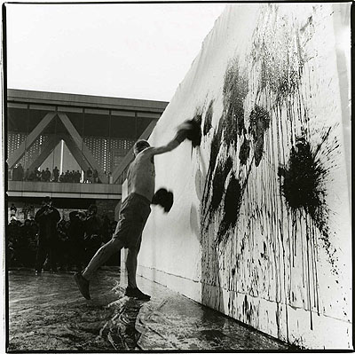 Shigeo ANZAÏ, Ushio Shinohara, Out of Actions Between Performance and the Object 1949-1979, Museum of Contemporary Art, Tokyo, February 13, 1999 ©ANZAÏ