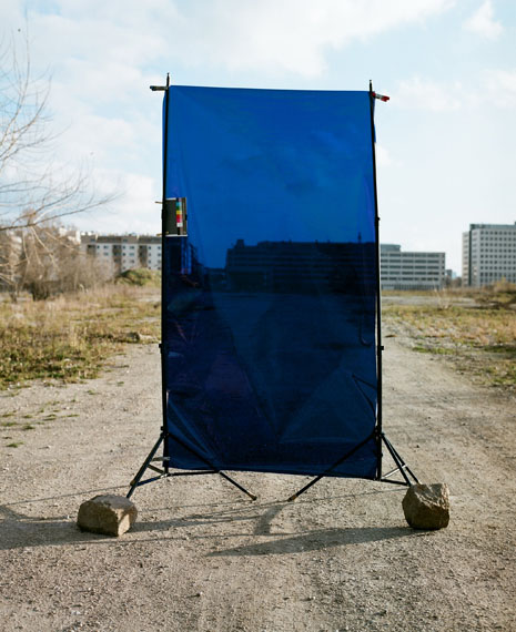 Eva Engelbert, „Tokyo Blue", 2013, C-Print, 125 x 100 cm