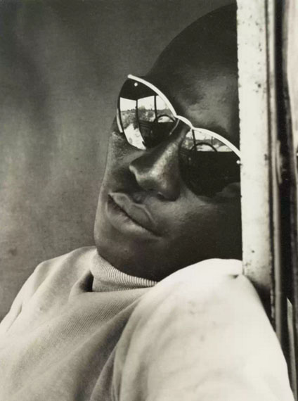 AnonymeHomme noir aux lunettes noires, Vers 1960© Courtesy Lumière des Roses