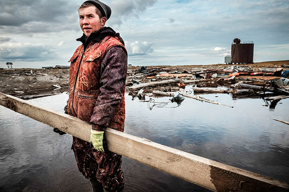 Dmitrij Leltschuk: Verlassenes Erdölfeld mit einem Ölsee voller Müll