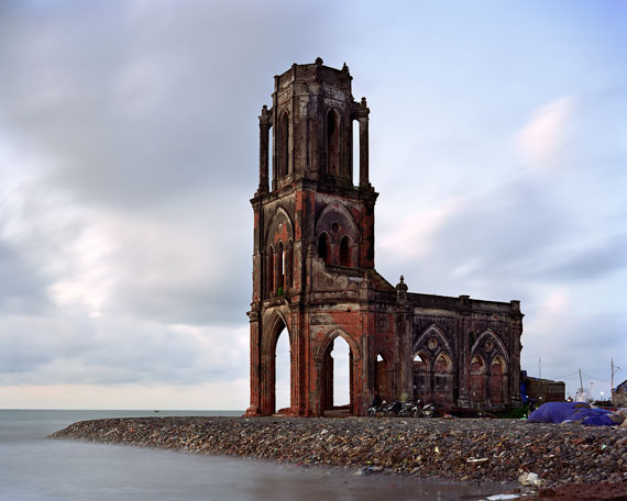 Thomas Jorion: Eglise du Sacré Coeur, Vietnam, 2014, Serie Vestiges d'Empire, 96 x 120 cm, C-Print