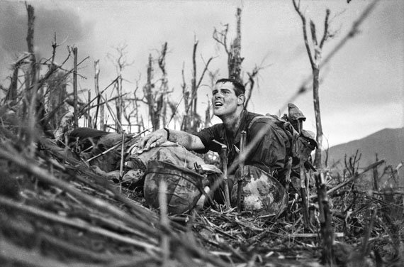 Catherine Leroy

US Navy Corpsman Vernon Wike with dying US Marine, Battle of Hill 881, near Khe Sanh, South Vietnam, April–May 1967Inkjet print on baryte paper
40 x 50 cm
© Dotation Catherine Leroy