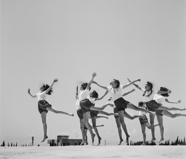 Rudi Weissenstein: Miriam Weissenstein’s Gym Class, Herzliya, 1941
© The PhotoHouse