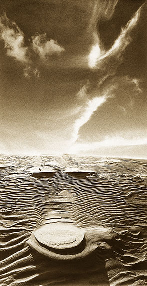 Kazimieras Mizgiris 
Wind + Sand. Kurische Nehrung, 96, 1976-2000
Silbergelatineabzug
25,5 x 15 cm
© Kazimieras Mizgiris