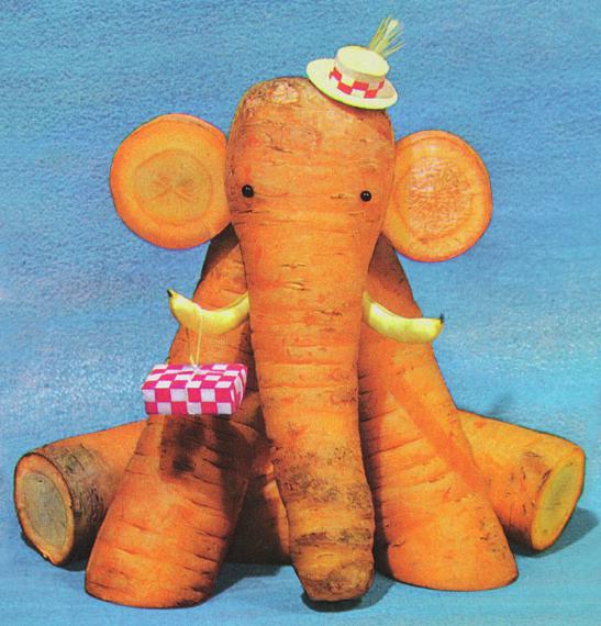 Henry Rox: "Carrot Elephant", 1940er Jahre. aus der Serie "Henry Rox Revue", FOTOHOF edition 2020 
© Henry Rox Archive Cologne, 2020