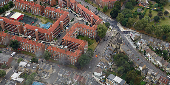 Stan Douglas, London, 9 August 2011 (Pembury Estate), from the series 2011 ≠ 1848, 2017. Chromogenic print on Dibond, 150 × 300 cm. © Stan Douglas. Courtesy the artist, Victoria Miro, London and Venice, and David Zwirner, New York, London, Paris and Hong Kong
