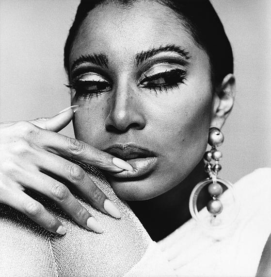 Charlotte March: Donyale Luna with jewelery for "twen", 1966 
© Charlotte March, Deichtorhallen Hamburg/Sammlung Falckenberg