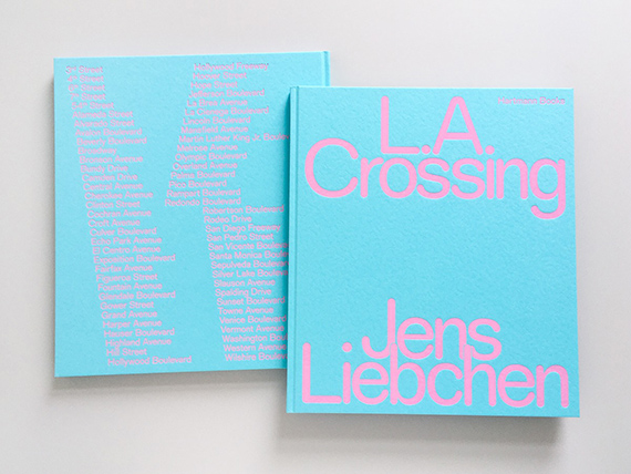Jens Liebchen: "L.A. Crossing"Hardcover, 28 × 32 cm / 96 Seiten / 46 AbbildungenText von Matthias HarderDeutsch / EnglischDesign: Florian Lamm, BerlinISBN 978-3-96070-086-9Hartmann Books