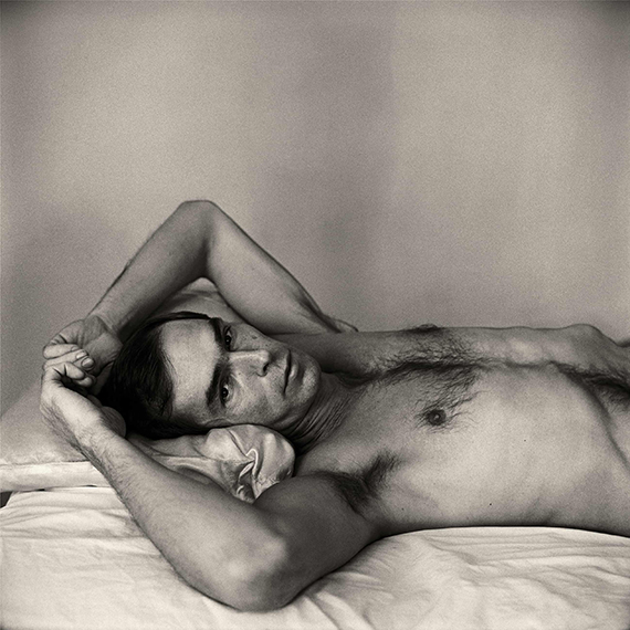 Peter Hujar, Self-Portrait Lying Down, 1975 ©The Peter Hujar Archive, LLC, Courtesy of Pace Gallery, New York, Fraenkel Gallery, San Francisco, Mai 36 Galerie, Zurich, and Maureen Paley, London
