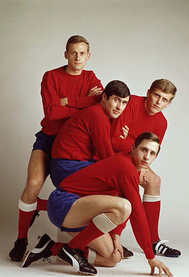 A group of Ajax football players wearing red t-shirts in a studio
Ajax, 1967
© Paul Huf / MAI.