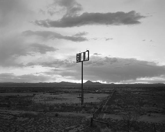 Bryan Schutmaat
Gas Sign, 2015 
Archival Inkjet Print
100 x 125 cm 
Edition 3 + 2 AP