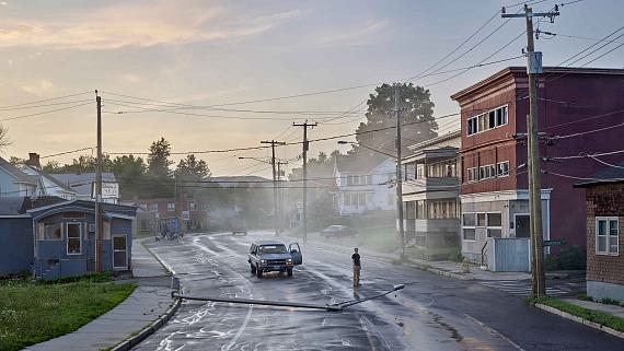 Gregory CrewdsonStarkfield Lane, aus der Serie An Eclipse of Moths (Detail), 2018/19Albertina, Wien, Dauerleihgabe – Privatbesitz © Gregory Crewdson