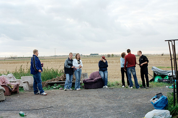 EMOP: was zwischen uns steht.
Fotografie als Medium der Chronik 