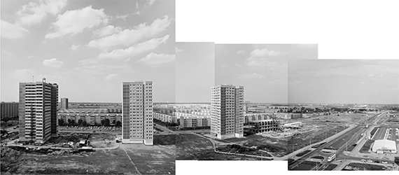 Wenke Seemann, Archivpanorama Lütten Klein 1975, 2021, 
aus der Serie: BECOMING, 2020—2022, Fotomontage auf Wandtapete, 150 x 500 cm © Wenke Seemann 