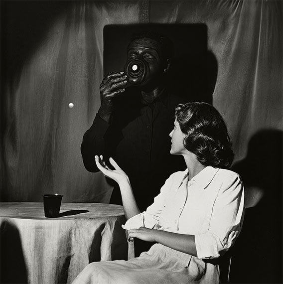 Boris Eldagsen, „INTROSPECTIONS | The Woman WHo Already Knows“
3 mm Alu-Dibond, Epson Traditional photo paper
Artglass AR 92 entspiegelt, Halbe, Magnetrahmen, Classic, Profil: Holz 10, Eiche schwarz
30 x 30 cm
Edition: 1
3.500,00€