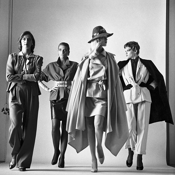 Helmut Newton: Sie kommen (dressed), French Vogue, Paris 1981 
© Helmut Newton Foundation
