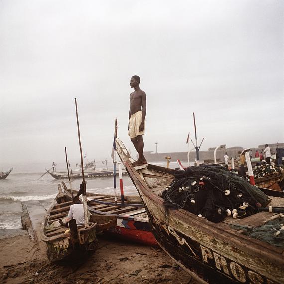 Denis Dailleux
Le garçon à la proue du bateau, James Town, Ghana, 2009
Lambda Print
120 x 120 cm
Edition of 6