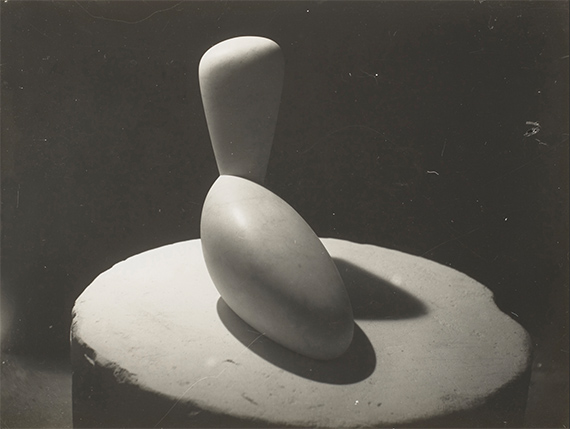 © Constantin BRANCUSI
Leda, c. 1921
Vintage silver gelatin print 19,3 x 22,5 cm © Constantin BRANCUSI
Leda, c. 1921
Vintage silver gelatin print 19,3 x 22,5 cm