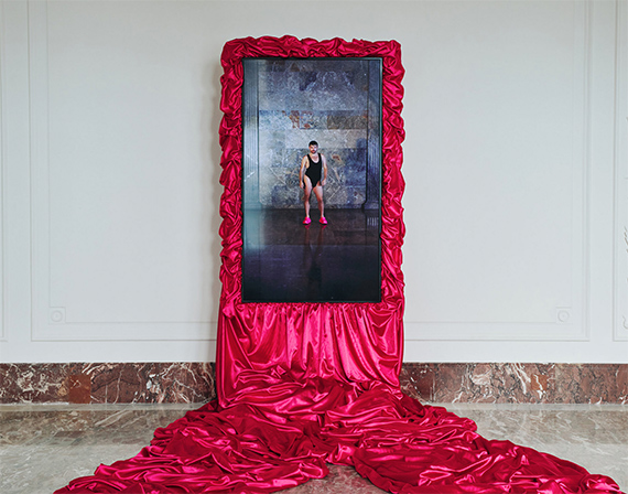 SIGNING/SINGINGvideo-installation 2023&copy; Daniel Kotowski 