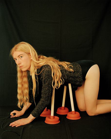 Emma Sarpaniemi
Karhupumppu, 2025
Pigmentdruck auf Dibond
24 x 19 cm Emma Sarpaniemi
Karhupumppu, 2025
Pigmentdruck auf Dibond
24 x 19 cm