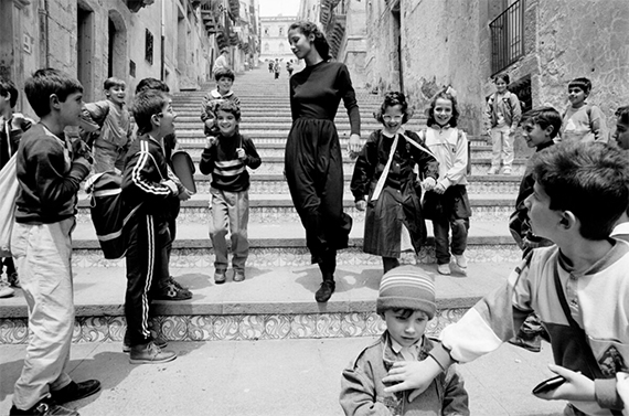Ferdinando Scianna, Marpessa, Caltagirone 1987 © Ferdinando Scianna Ferdinando Scianna, Marpessa, Caltagirone 1987 © Ferdinando Scianna