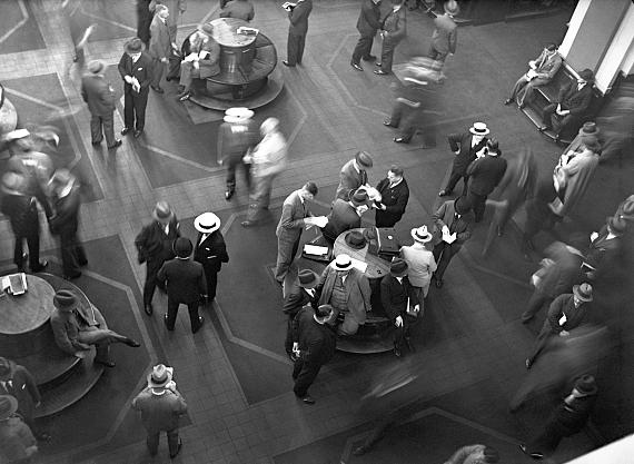 Ein Berliner Koffer - Friedliche Zeiten in militanter Umgebung Ein Berliner Koffer - Friedliche Zeiten in militanter Umgebung