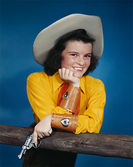 Weronika Gęsicka, Near Dark, from the ‘Encyclopaedia’ series, 2023-2025. Courtesy of the artist and Jednostka Gallery