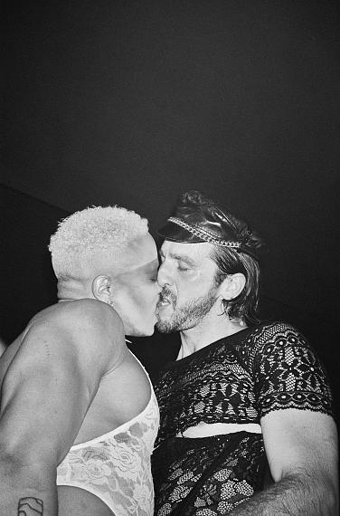 Rene Matić
Kiss, Glastonbury Festival
from the series Feelings Wheel, 2024 - 2025
© Rene Matić. Courtesy Arcadia Missa, London Rene Matić
Kiss, Glastonbury Festival
from the series Feelings Wheel, 2024 - 2025
© Rene Matić. Courtesy Arcadia Missa, London