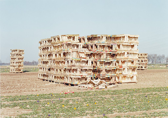 &copy; Frank Darius, Kisten, 1999/2023, aus der Serie: Tunichtgut, 1997–1999