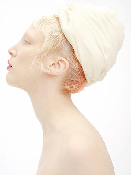 Scotty So
Moose in a 60s Dior turban hat 2026
ink-jet print 150.0 x 100.0 cm
collection of the artist
courtesy of the artist and MARS Gallery (Melbourne) Scotty So
Moose in a 60s Dior turban hat 2026
ink-jet print 150.0 x 100.0 cm
collection of the artist
courtesy of the artist and MARS Gallery (Melbourne)