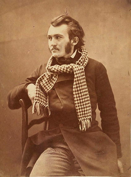 Félix Nadar, Gustave Doré jeune, assis, une écharpe à carreaux autour du cou - Entre 1856 et 1858 - BnF, département des Estampes et de la photographie, FOL-EO-15 (7)