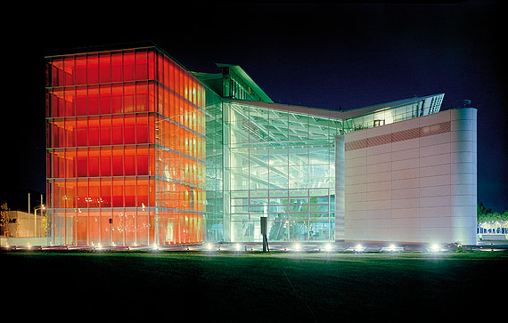 VNG-Hauptsitz, Leipzig mit Lichtinstallation von James Turell, 1997