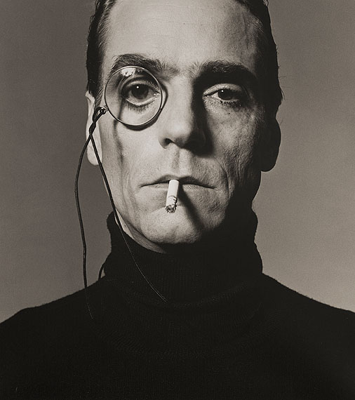 © MICHEL COMTE, JEREMY IRONS WITH MONOCLE, LONDON, 1990