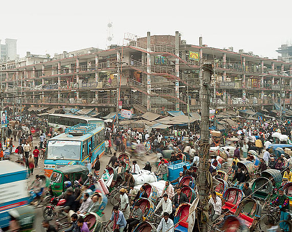 “The Raw and the Cooked #21, Dhaka” (2011) Size I: 70cm x 90cm – Edition of 10; Archival pigment print on fine art paper Size II: 126cm x 160cm – Edition of 7; C-Print