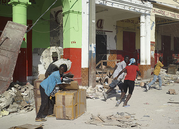 Luc DelahayeLes PillardsSeries: Various works: 2008 – 201117 January, 2010Port-au-Prince, Haiti