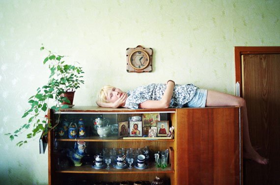 © Alena Zhandarova/AnzenbergerAgencyThe Girl on the Cupboard, pigment print, 30 x 45, 40 x 60 cm