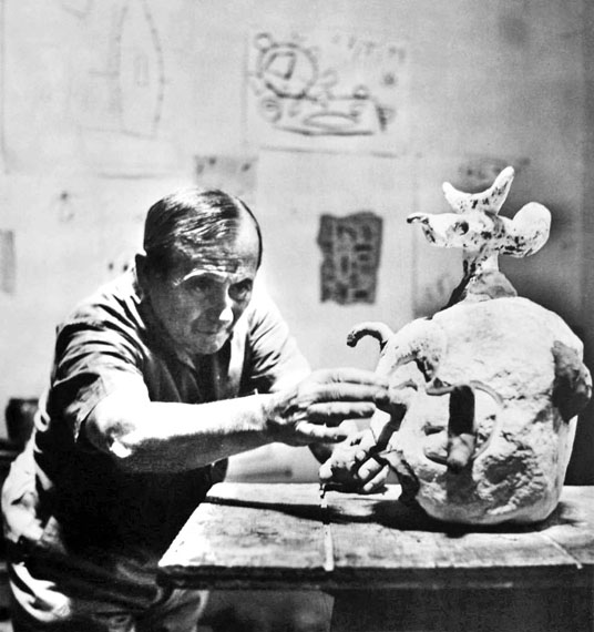 © Ernst Scheidegger: Joan Miro im Atelier in Montroig 1952/53, Heliogravüre der 90-Jahre