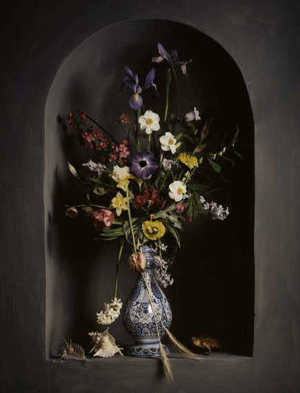 Guido MocaficoBouquet de fleurs dans une niche, 2008Chromogenic Print81 x 60 cm© Guido Mocafico / Bernheimer Fine Art Photography