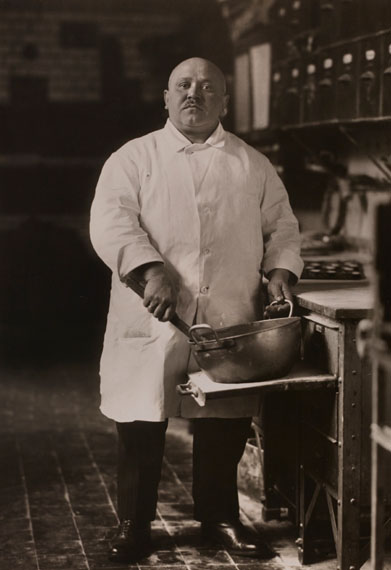 August Sander: Konditor / Pastrycook, 1928 © Photographische Sammlung/SK Stiftung Kultur, Cologne