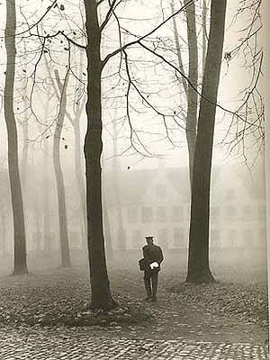 Bruges. Il postino al Béguinage, 1959