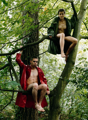 "Lutz & Alex sitting in the trees", 1992 , © by Wolfgang Tillmans. Courtesy Galerie Daniel Buchholz, Köln/Berlin.