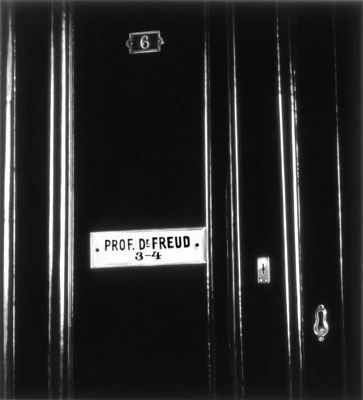 Robert LongoUntitled (Exterior Apartment Door with Nameplate and Peephole, 1938) (Detail), 2000/2003Aus der Serie: The Freud CycleCourtesy X
