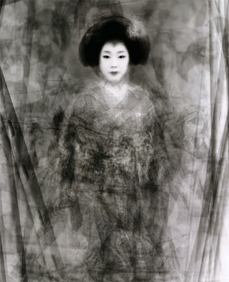 Ken Kitano. PORTRAIT  OF OUR FACE. Piling Portraits of 30 Geikos and Maikos Dancing the Special Kyo Dance in the Spring, Miyagawa Town, Kyoto (Japan 2003)