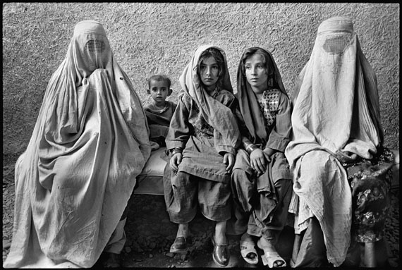 © Marissa Roth: Afghan Women and Children Refugees, Thal, Pakistan 1988
