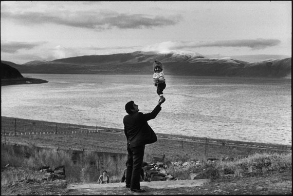 SOVIET UNION. Armenia. Visitors at village on the Lake Sevan. 1972.© Henri Cartier-Bresson/Magnum Photos
